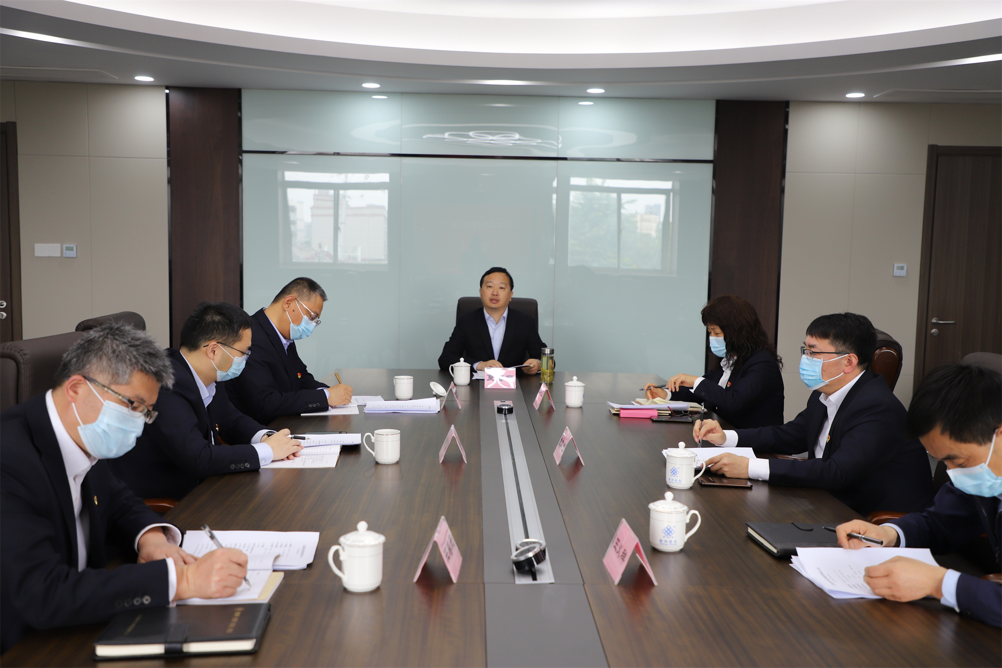 尊龙凯时人生就是搏集团党委理论中心组开展党风廉政建设学习会